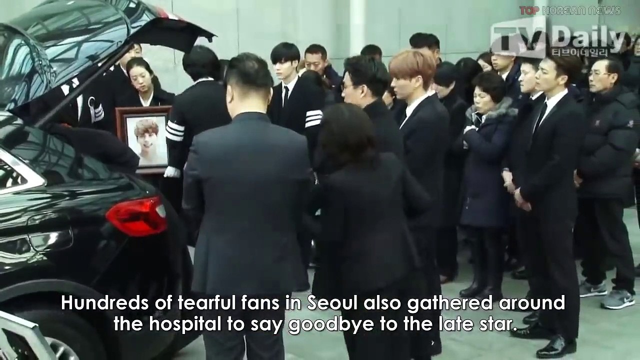 Heartbreaking moment SHINee members & SM artists Taeyeon, Yoona...mourned at Jonghyun's funeral