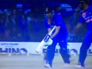 ரவி சாஸ்திரிக்கு செம சிக்னல் காட்டிய ரோகித் ஷர்மா...வீடியோ