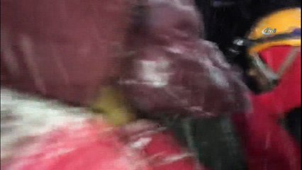 Çıktıkları dağda mahsur kalan dağcılar böyle kurtarıldı