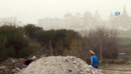 Manavgat’ın üzerini toz bulutları kapladı