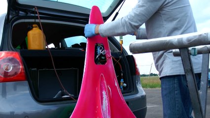 これが世界最速。ギネスに認定された時速744キロで飛ぶラジコン飛行機の映像。