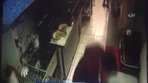 Restoran Görevlisinin Hayatını Kurtaran Refleksi Kamerada