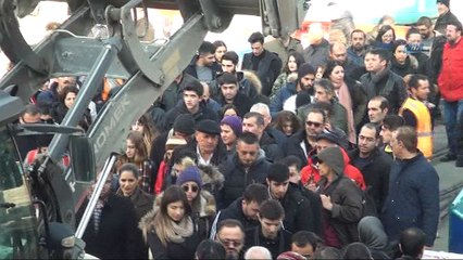 Taksim'de 'Kış güneşi' izdihamı