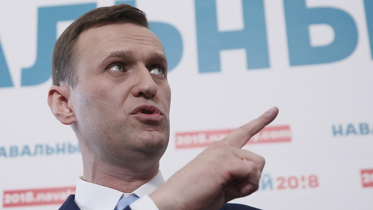 Thousands of people across 20 Russian cities meet to endorse Navalny to challenge Putin in 2018 Presidential elections