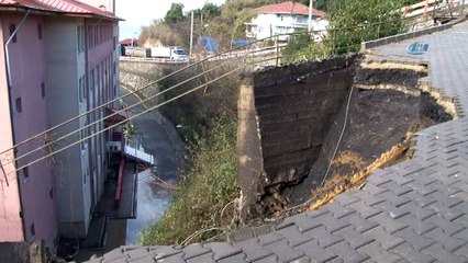 Yol okulun üzerine çöktü, facianın eşiğinden dönüldü