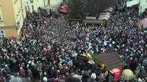 Prague singers take to streets to sing mass