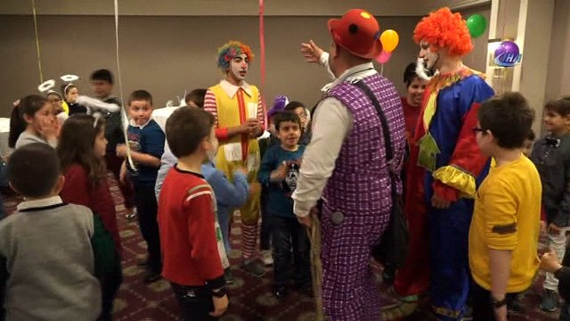 Lösemili çocuklar yılbaşı partisinde eğlendi