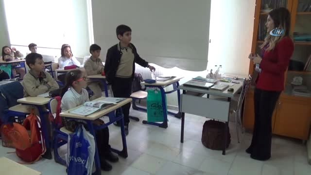 Ayşegül Öğretmen, Dersleri Rap Müzik ve Tiyatro ile Eğlenceli Hale Getiriyor