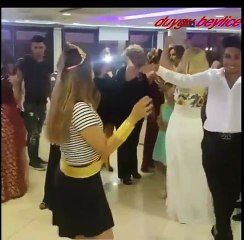 Daracık Pantolonuyla Dans | Dikkat Dikkat :)