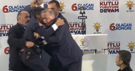 Şehit Yakını, Korumaları Aşıp Erdoğan'a Sarıldı, Kameralar Anbean Kaydetti