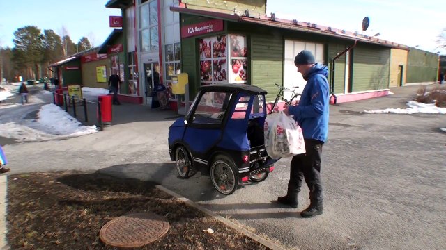 Na prvi pogled izgleda kao mali automobil, ali obratite pažnju šta se dogodi kada otvori vrata!