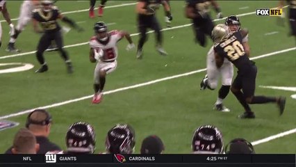 Taylor Gabriel gains 20 yards on a quick screen pass from Matt Ryan