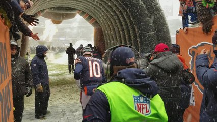 Bears get pumped up before running out of the tunnel