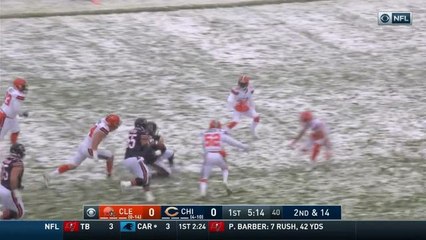 Mitchell Trubisky squeezes out of pressure to rush for 8-yards