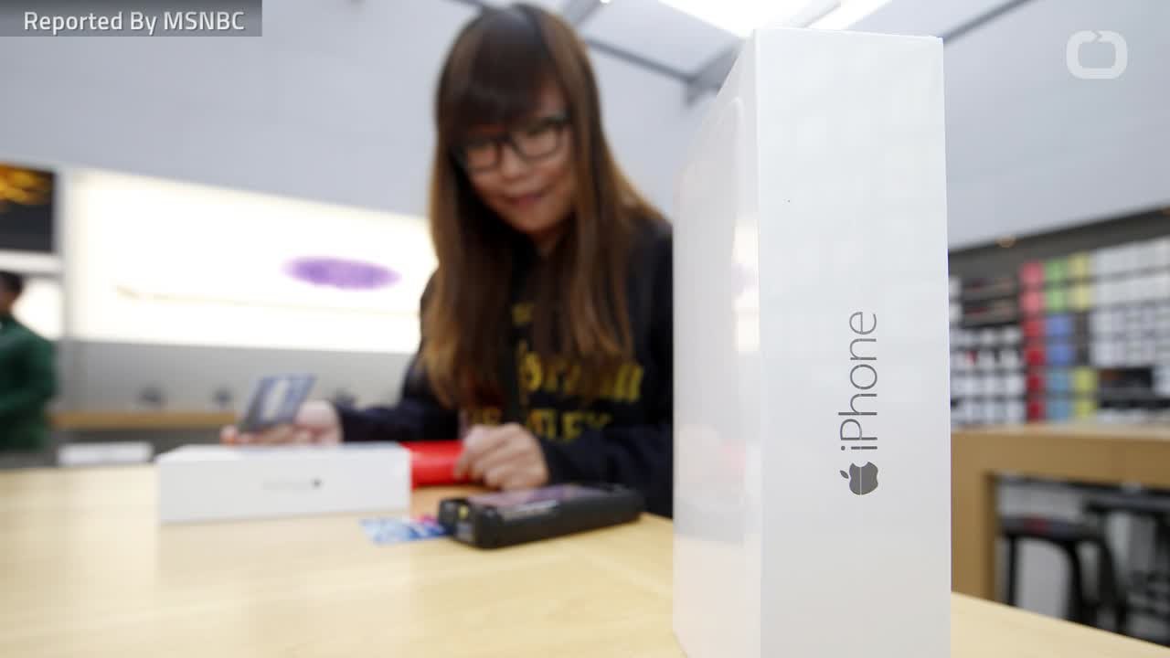 Apple Sued For Deliberately Slowing iPhones