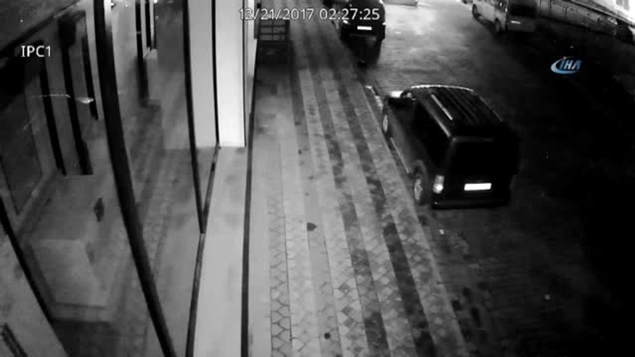 Sultangazi'de Film Gibi Hırsız Polis Kovalamacası Kamerada