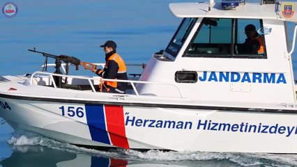 Jandarma zor şartlarda görevinin başında