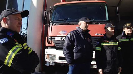 Χριστούγεννα στο καθήκον για πυροσβέστες και διασώστες του ΕΚΑΒ