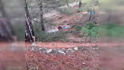 Kurtarılmak İstenen Kamyonet Halat Kopunca 300 Metre Uçuruma Yuvarlandı