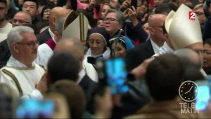 Messe de Noël : le pape appelle à la solidarité envers les migrants