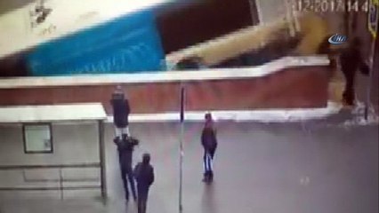 - Rusya'da Otobüs Kalabalığın Arasına Daldı: 5 Ölü