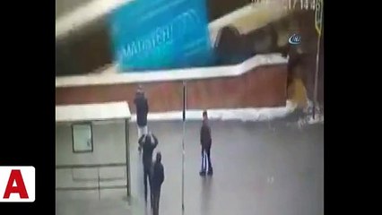 Rusya'da otobüs kalabalığın arasına daldı: 5 ölü