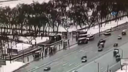 Rusya'da Otobüs Kalabalığın Arasına Daldı: 5 Ölü