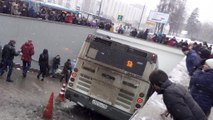 شاهد: قتلى وجرحى في عملية دهس بواسطة حافلة في موسكو