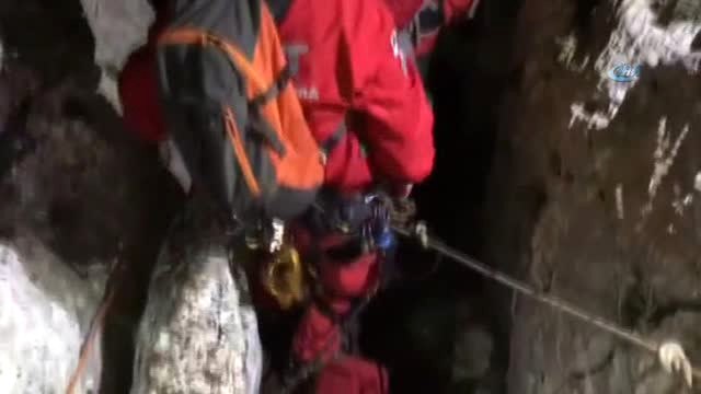250 Metrelik Uçurumda Mahsur Kalan Dağcı, Akut ve Afad Ekiplerince Kurtarıldı