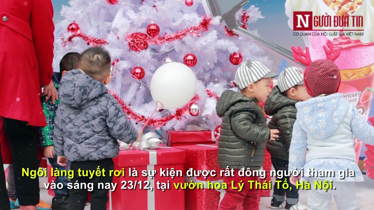 Clip: Ngày Noel, chơi đùa cùng tuyết nhân tạo giữa lòng Hà Nội
