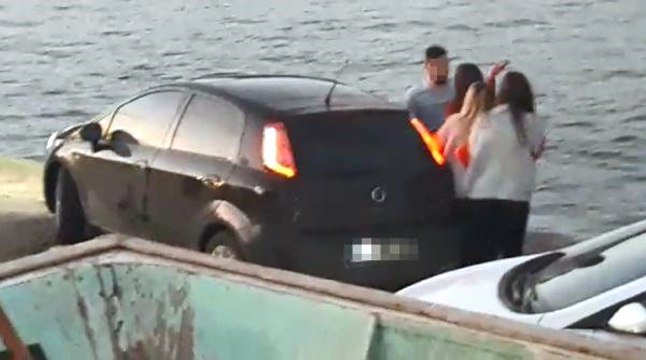 Başka Kadınla Gördüğü Erkek Arkadaşına Tokat Attı