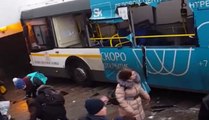Mosca - autobus fuori controllo imbocca scale metrò: 5 morti