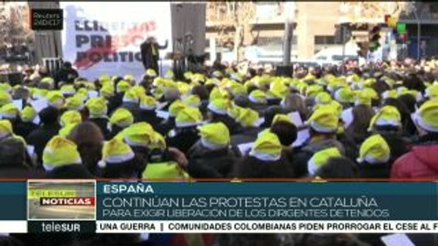 Marchan catalanes para exigir la libertad de presos políticos
