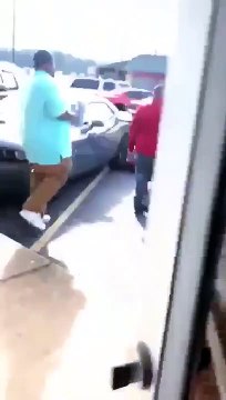 Une bagarre entre un homme et le petit ami de son Ex !