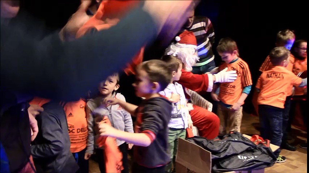 Soirée de Noël 2017 de l'AS Crossey - 2ème partie : la remise des cadeaux par le père-Noël