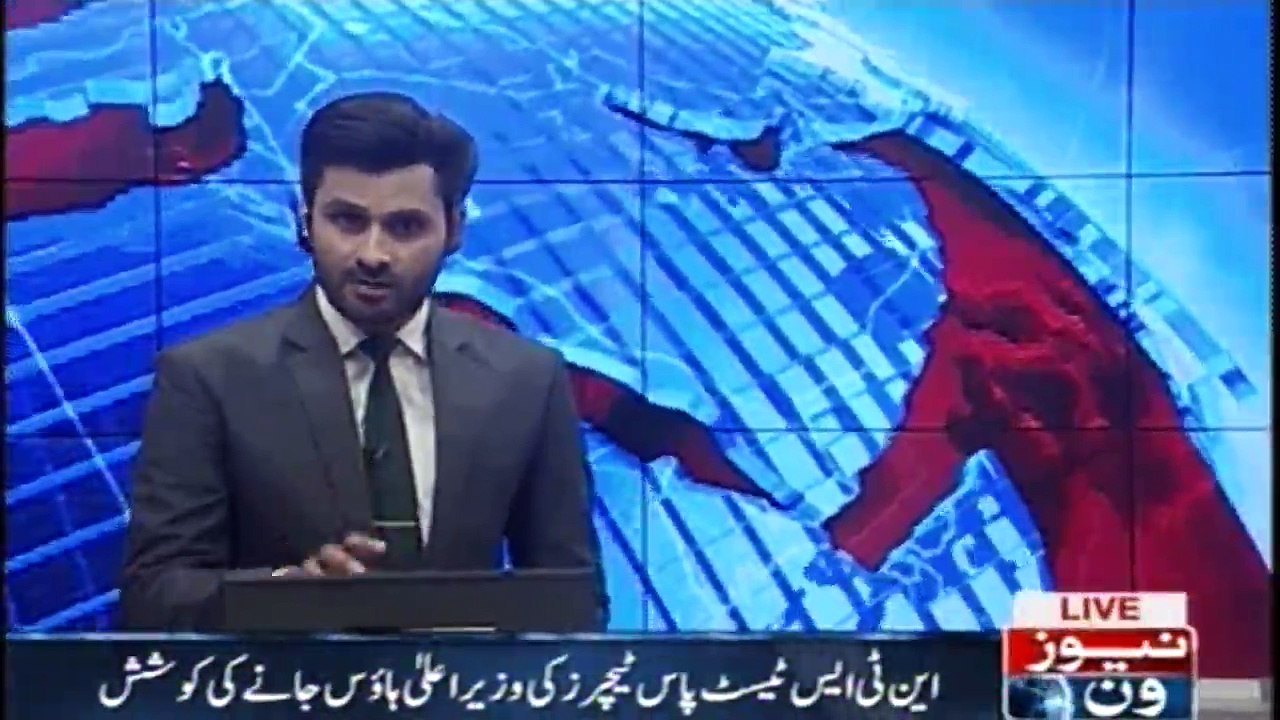 Another achievement of the Karachi police, the teachers was brutally beaten by the police outside the press club