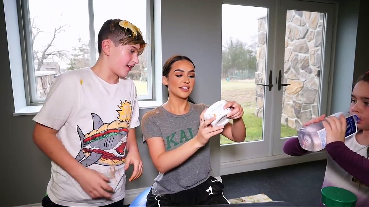 EAT IT OR WEAR IT CHALLENGE | INSIDE MY HOUSE :(