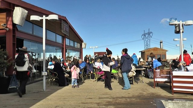 Havadan görüntülenen Palandöken Kayak Merkezi yılbaşı için hazır
