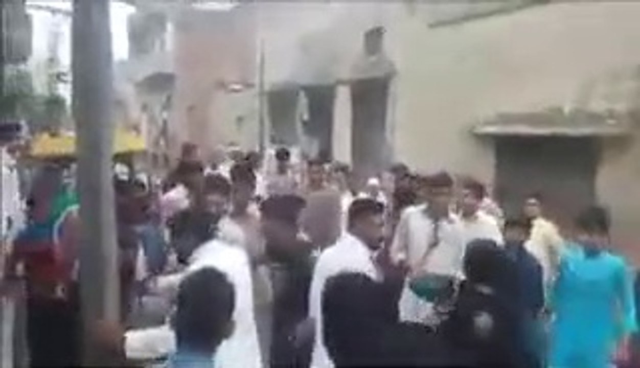 Stage Actress Kashish Chaudhry Per Tashadud...