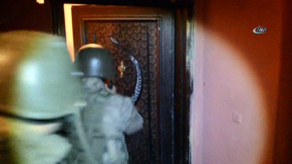 36 farklı suça karışan hırsızlık çetesinin çökertildiği anlar kamerada