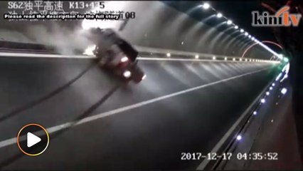 Kereta terbabas dalam terowong