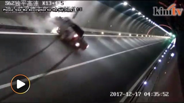 Kereta terbabas dalam terowong