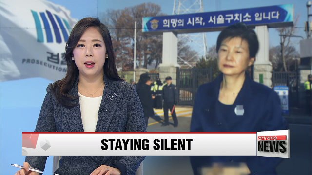 Former President Park Geun-hye chooses to reject prosecutor's questioning
