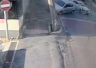 Kontrolden Çıkan Araç Duvara Böyle Çarptı