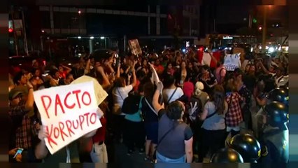 Miles de peruanos protestan por el indulto a Fujimori