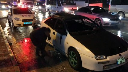 Trafikte canı sıkıldı, aracını ateşe verdi