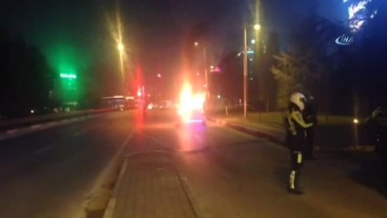 Trafikte Canı Sıkıldı, Aracını Ateşe Verdi