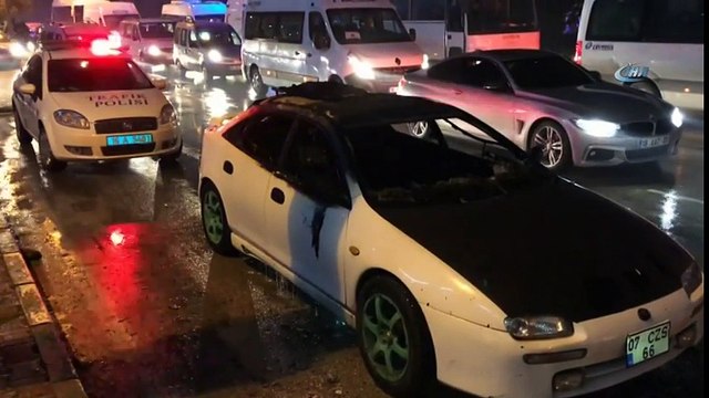 Trafikte Canı Sıkıldı, Aracını Ateşe Verdi