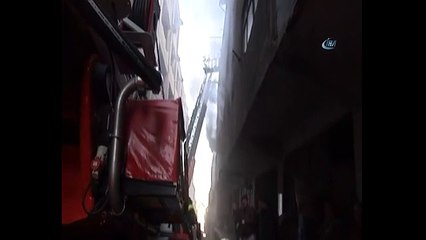 Bayrampaşa'daki yangında can pazarı kamerada