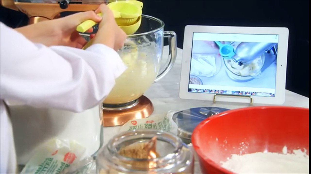 Martha & Little Martha Create Holiday Magic- Martha Stewart-pLL1_AUP44Y